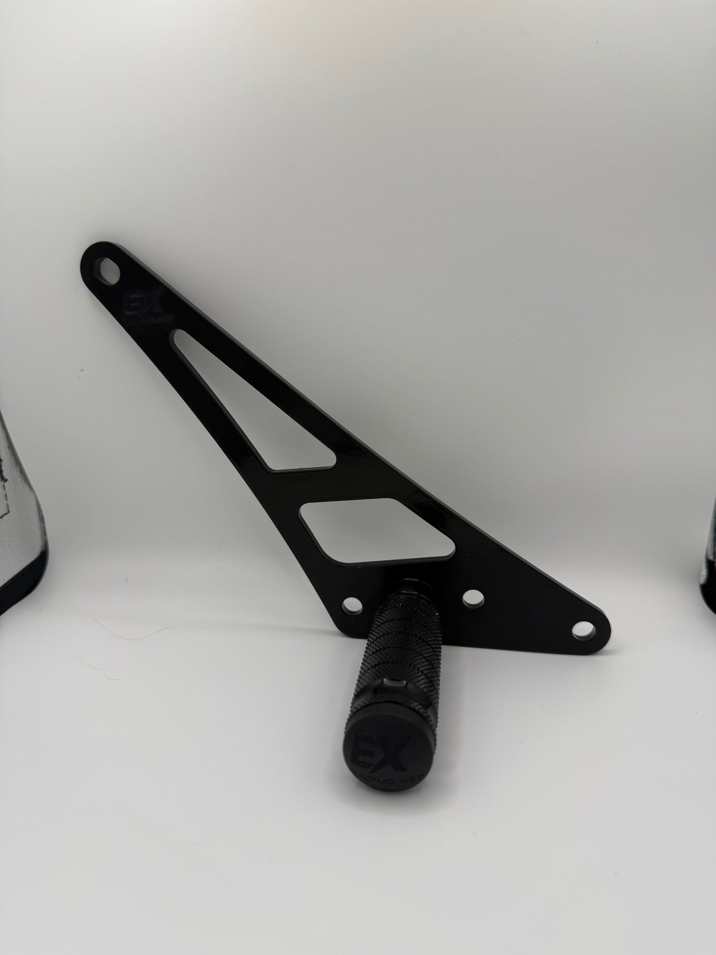 Ultra Bee Footlock Mount